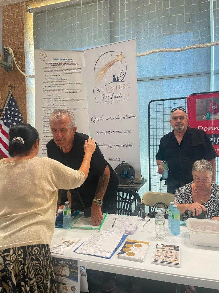 Accueil au stand La Lumière de Mikael