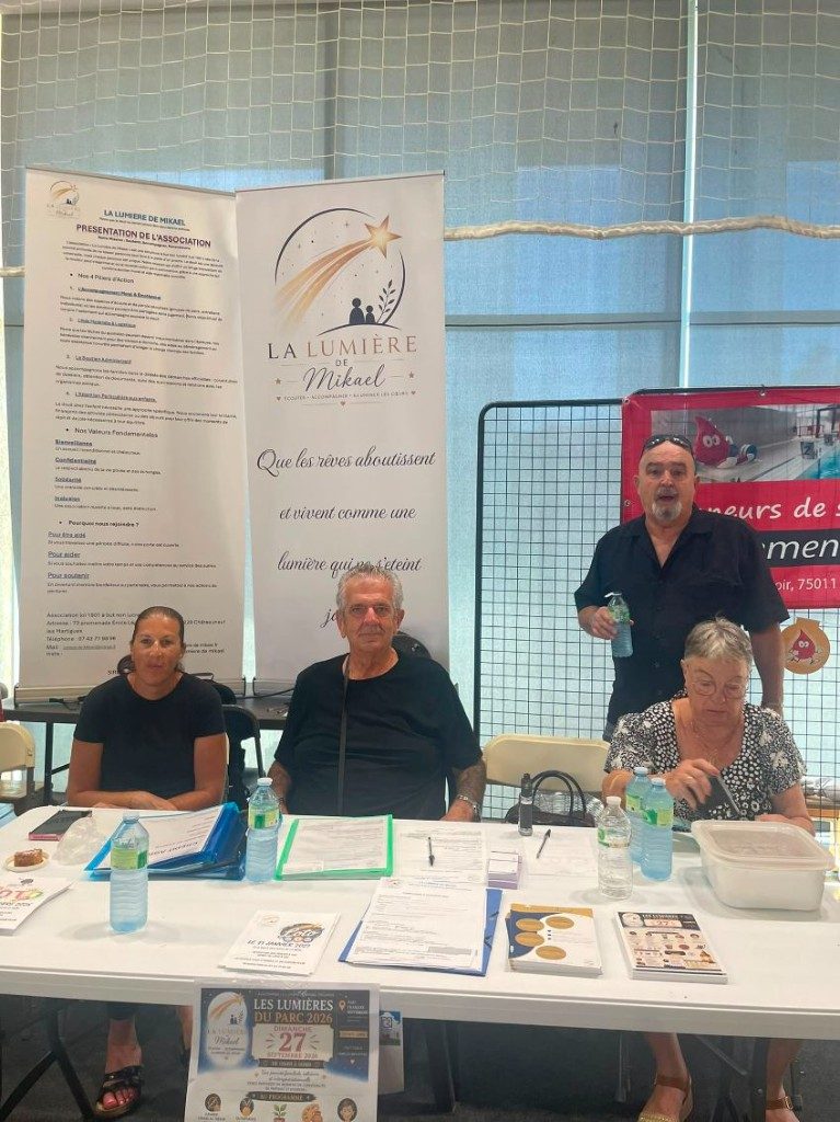 Stand La Lumière de Mikael, kakémonos et documents